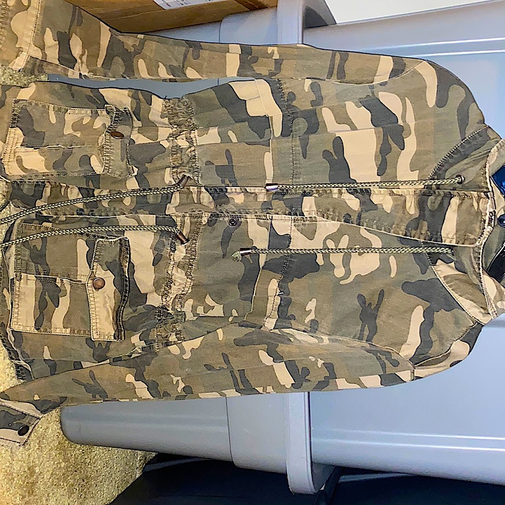 CAMO JACKET … SIZE LARGE